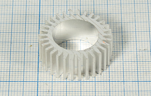 ребристый для  мощных -светодиодов  d=25.5 x16,2x10  Q-12465