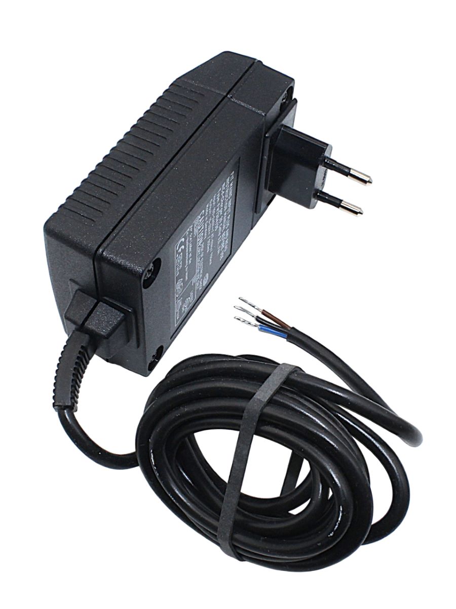 AC/DC    3,9W 220->3V/1,3A (1883765)