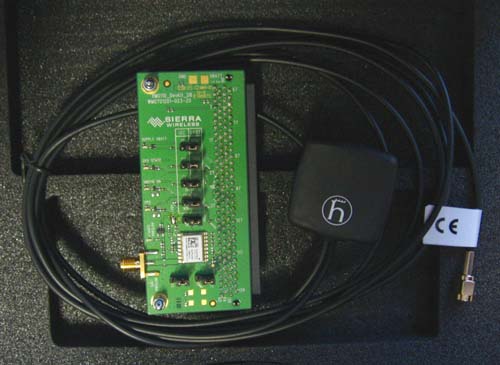 Чувствительность GPS приёмника -163 дБм, питание 1,8…5,25V DC. Антенный разъем SMA. Подключается через 130-контактный краевой разъем к платам серий SL6087, Q2687RD, WMP100, FXT009 GPS XM0110-DK