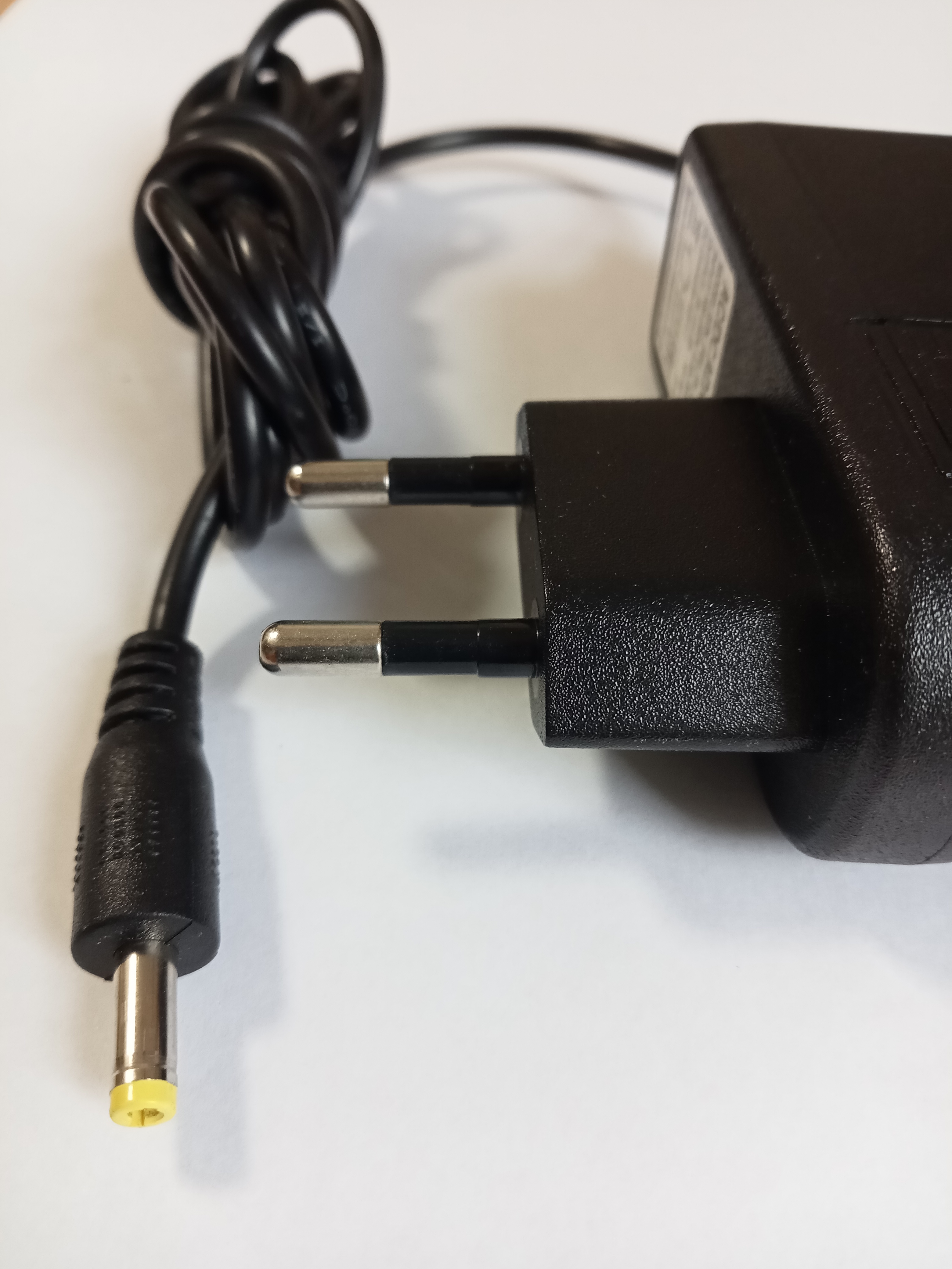 AC/DC Адаптер 10W 220-> 5V/2А  (SZK-PSU-5V-2A-5), штекер 4,0х1,7