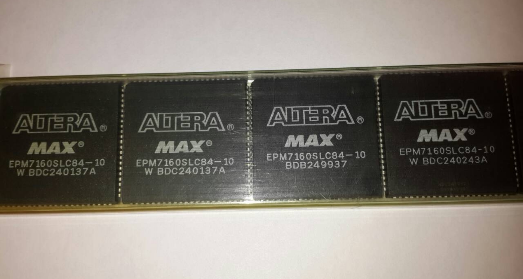 Корпус: PLCC-84, Описание: IC CPLD 160MC 10NS 84PLCC, (CPLD - Altera). EPM7160SLC84-10